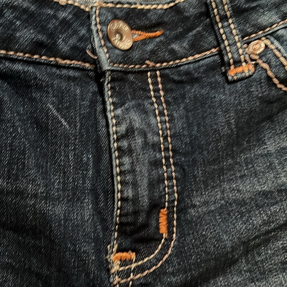 Cato distressed dark blue denim capris size 8 - Picture 2 of 7